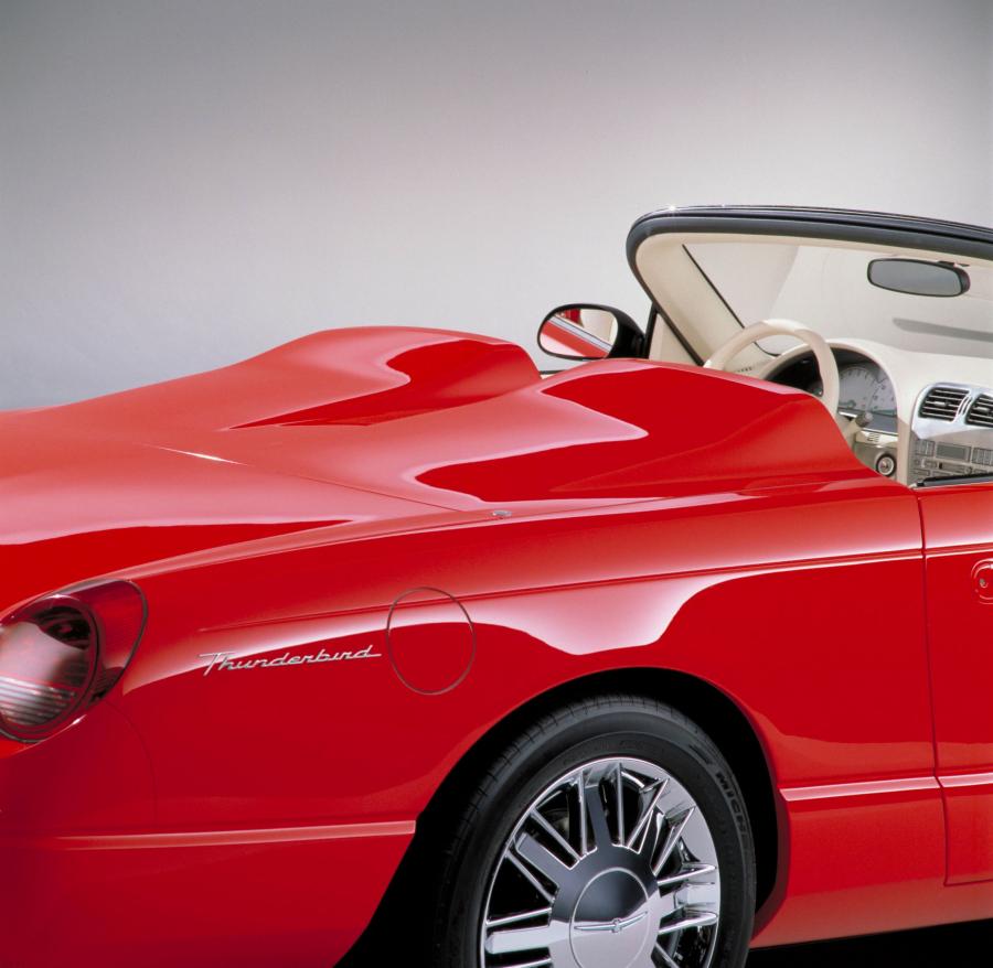  Ford Thunderbird Sports Roadster Concept 2001 года  (фото 8 из 34)
